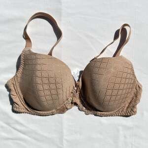 Triumph Seduction Diamond Jacquard Bra Lined Underwire 36D Beige